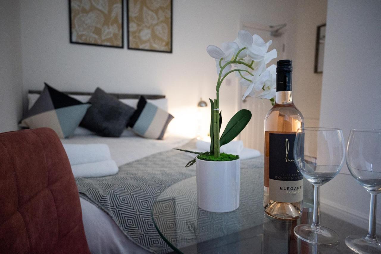 Elmo River Studios - 6 En-Suites In Wallasey - Easy Parking - Short And Long Stays Welcome Eksteriør bilde