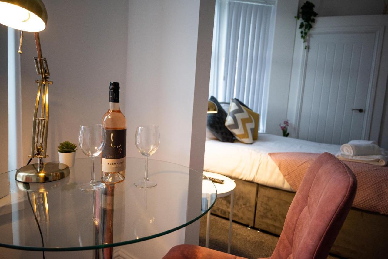Elmo River Studios - 6 En-Suites In Wallasey - Easy Parking - Short And Long Stays Welcome Eksteriør bilde