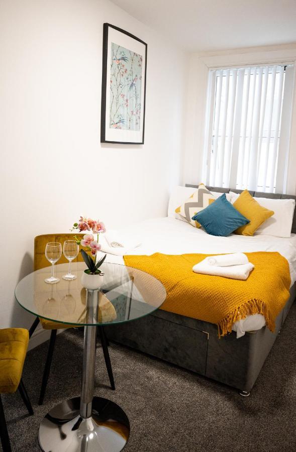 Elmo River Studios - 6 En-Suites In Wallasey - Easy Parking - Short And Long Stays Welcome Eksteriør bilde
