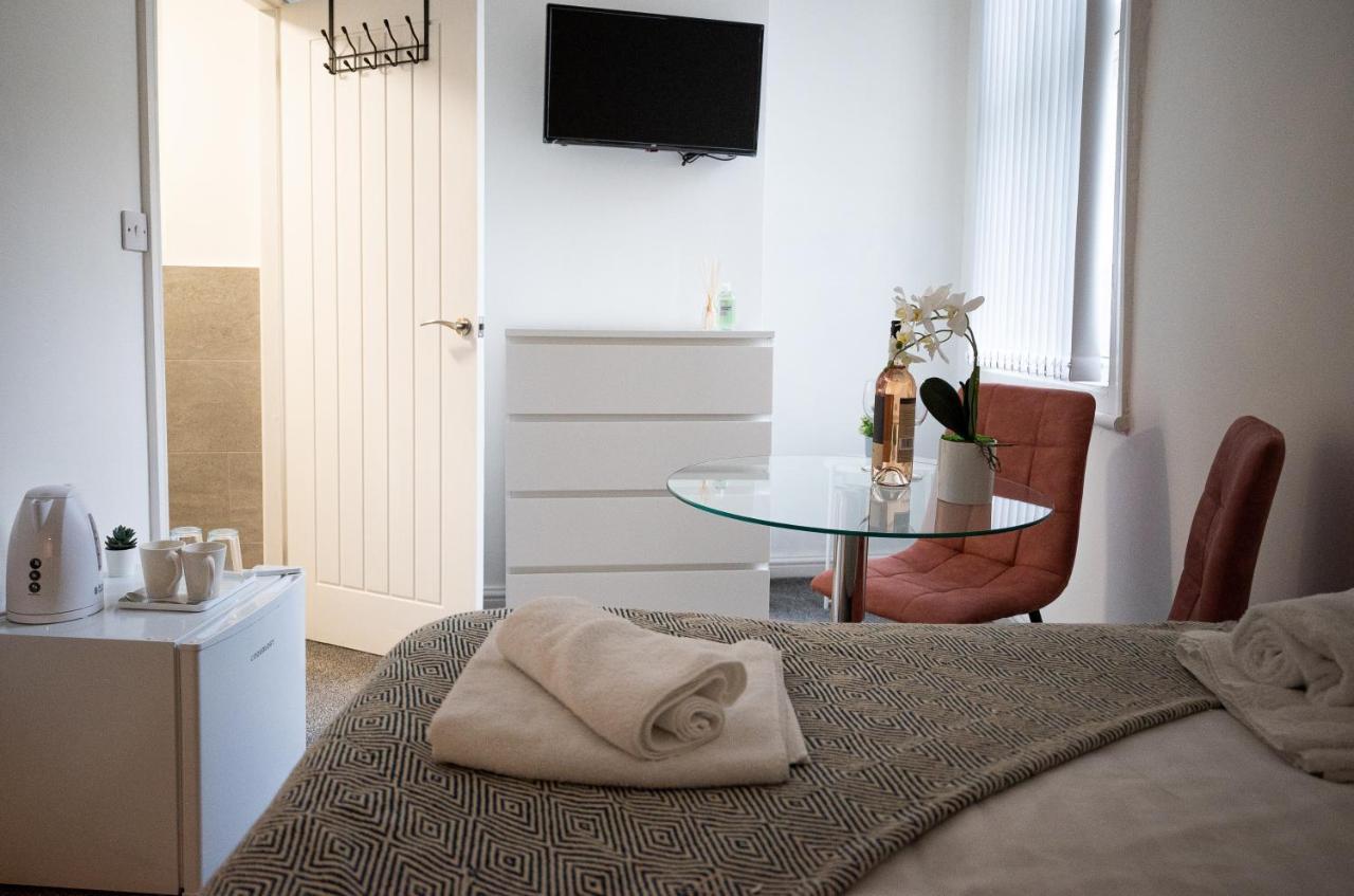 Elmo River Studios - 6 En-Suites In Wallasey - Easy Parking - Short And Long Stays Welcome Eksteriør bilde