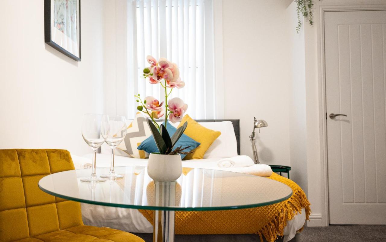 Elmo River Studios - 6 En-Suites In Wallasey - Easy Parking - Short And Long Stays Welcome Eksteriør bilde