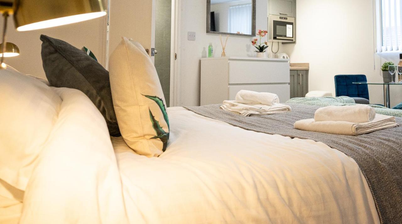 Elmo River Studios - 6 En-Suites In Wallasey - Easy Parking - Short And Long Stays Welcome Eksteriør bilde