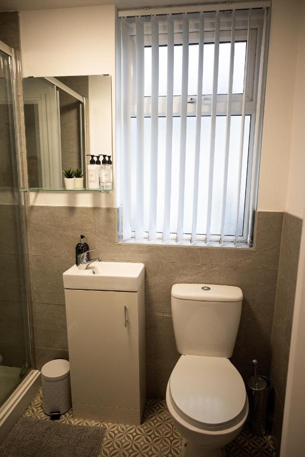 Elmo River Studios - 6 En-Suites In Wallasey - Easy Parking - Short And Long Stays Welcome Eksteriør bilde